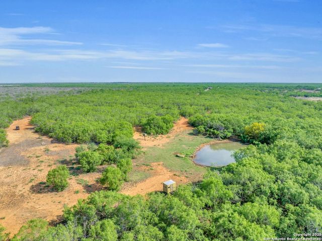 2654 Matthews Ranch Road, Dilley, TX 78017