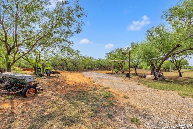 2654 Matthews Ranch Road, Dilley, TX 78017