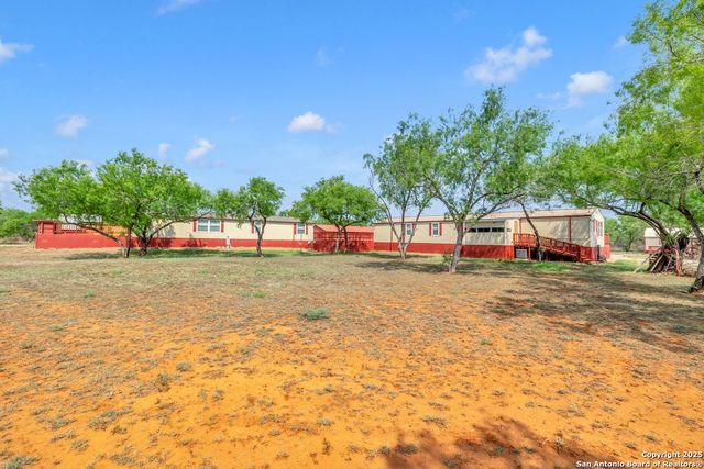 2654 Matthews Ranch Road, Dilley, TX 78017