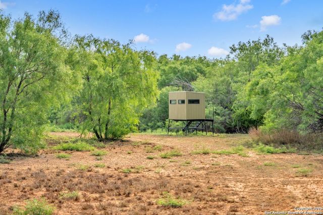 2654 Matthews Ranch Road, Dilley, TX 78017