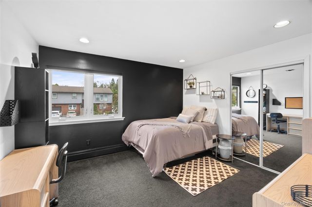 19 Jacob Road, Plainview, NY 11803