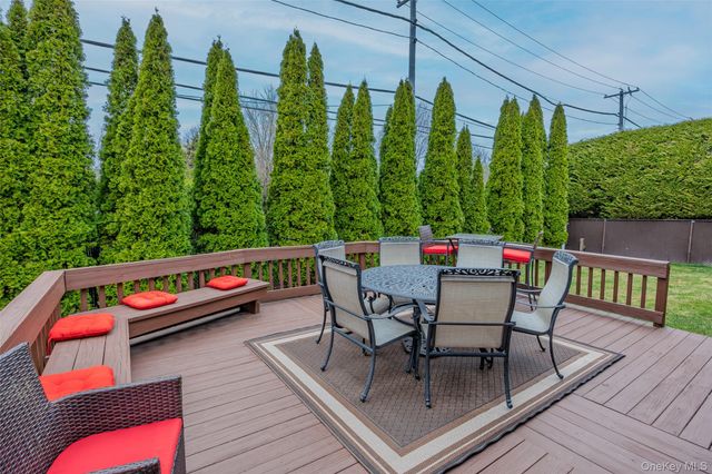 19 Jacob Road, Plainview, NY 11803