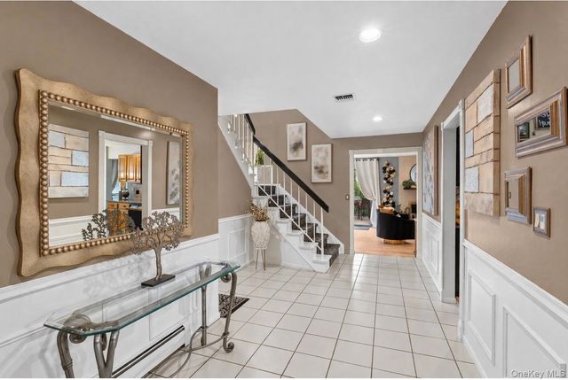 19 Jacob Road, Plainview, NY 11803