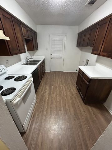 206 Pine Meadow Drive, Kennedale, TX 76060
