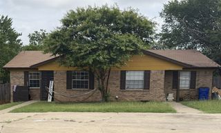 206 Pine Meadow Drive, Kennedale, TX 76060
