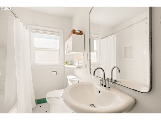 8623 N CURTIS Ave, Portland, OR 97217