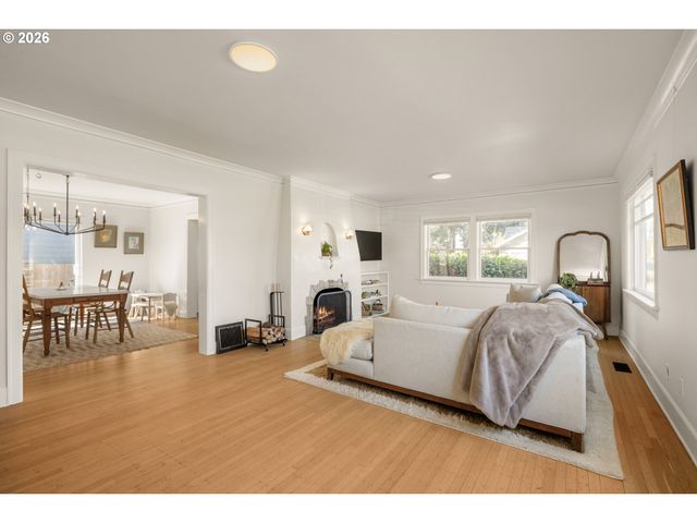 8623 N CURTIS Ave, Portland, OR 97217