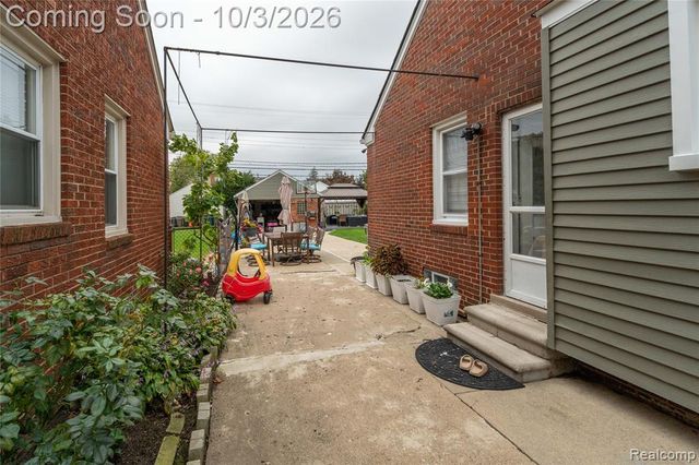 827 N Vernon Street, Dearborn, MI 48128