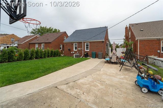 827 N Vernon Street, Dearborn, MI 48128