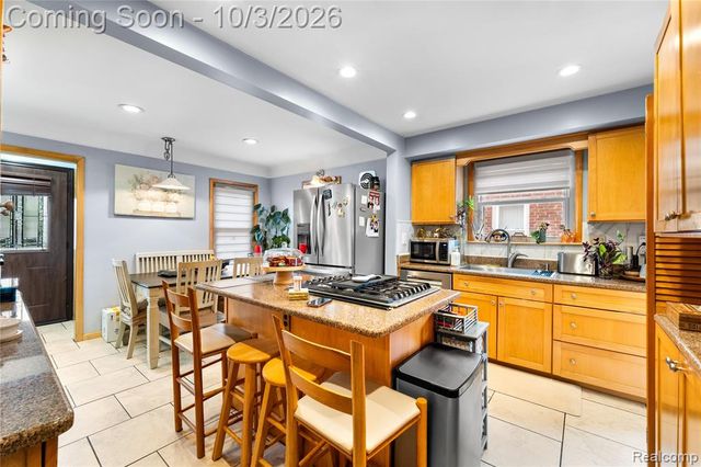 827 N Vernon Street, Dearborn, MI 48128