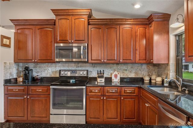 9552 E Tsala Apopka Drive, Floral City, FL 34436