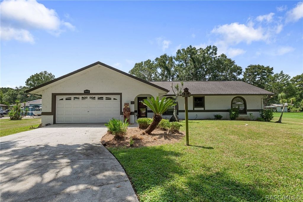 9552 E Tsala Apopka Drive, Floral City, FL 34436