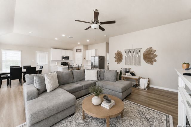 12423 Autumn Way, Atascosa, TX 78002