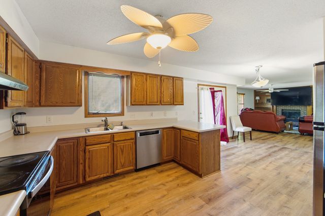 14543 Summit Drive, Clive, IA 50325