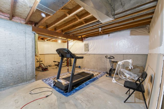 14543 Summit Drive, Clive, IA 50325