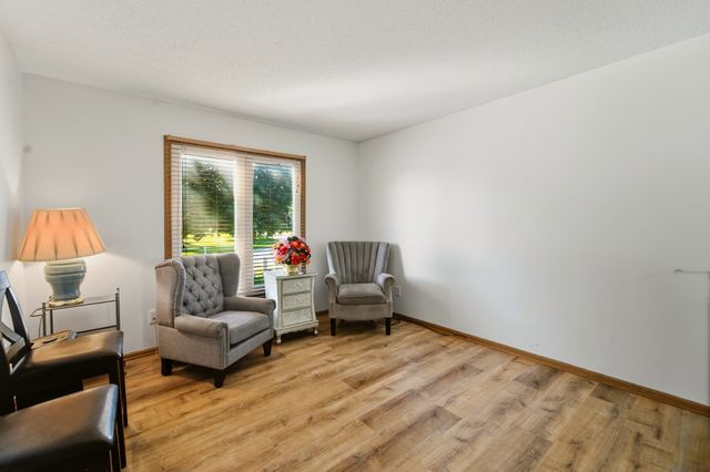 14543 Summit Drive, Clive, IA 50325