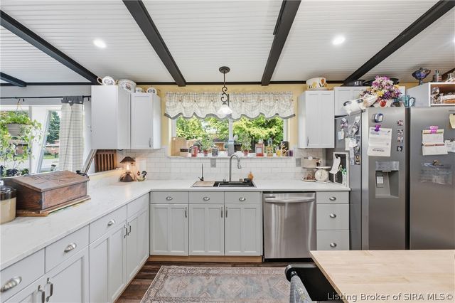 100 W Maplewood Drive, Clarksville, IN 47129