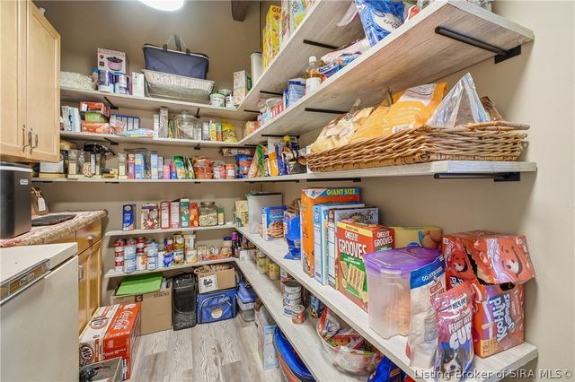 100 W Maplewood Drive, Clarksville, IN 47129