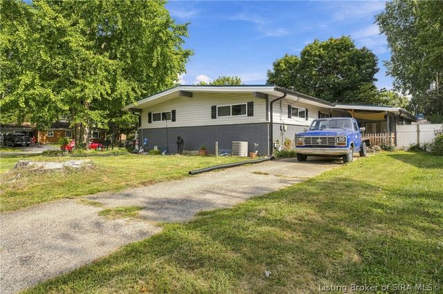 100 W Maplewood Drive, Clarksville, IN 47129
