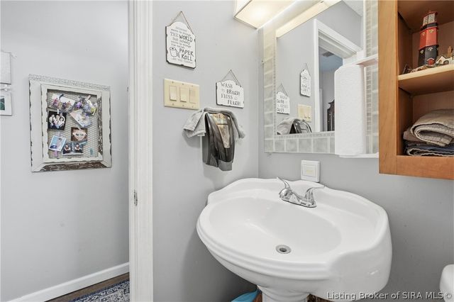 100 W Maplewood Drive, Clarksville, IN 47129