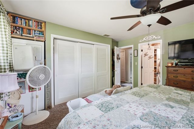 100 W Maplewood Drive, Clarksville, IN 47129