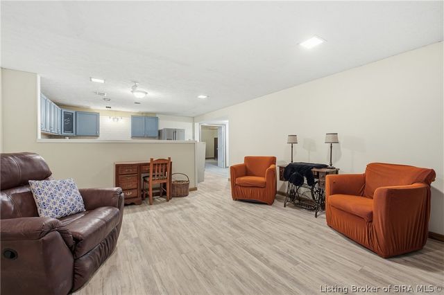 100 W Maplewood Drive, Clarksville, IN 47129