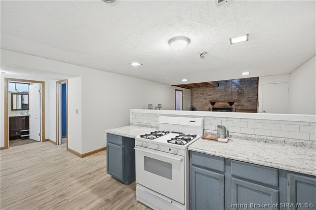 100 W Maplewood Drive, Clarksville, IN 47129