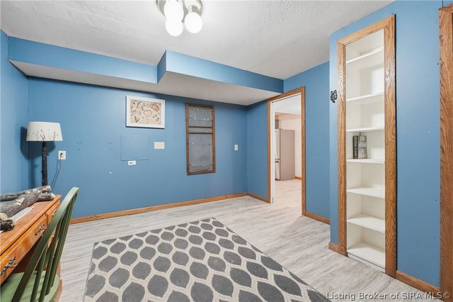 100 W Maplewood Drive, Clarksville, IN 47129