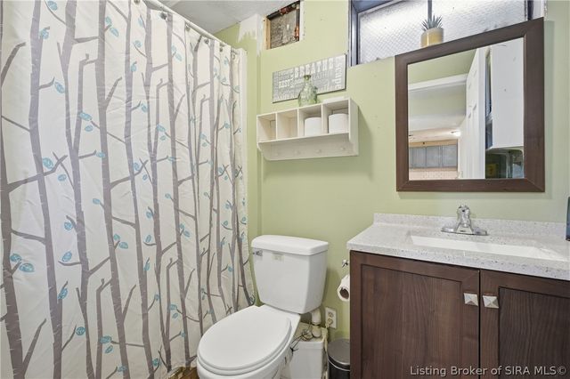 100 W Maplewood Drive, Clarksville, IN 47129