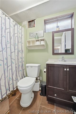 100 W Maplewood Drive, Clarksville, IN 47129