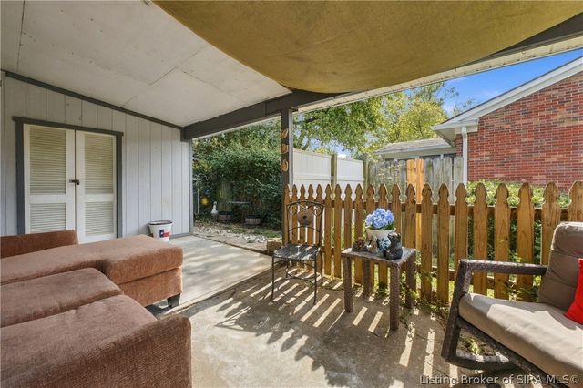 100 W Maplewood Drive, Clarksville, IN 47129