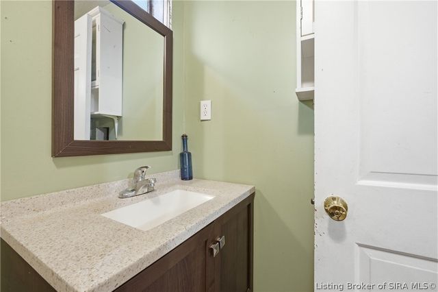 100 W Maplewood Drive, Clarksville, IN 47129