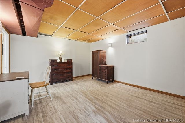 100 W Maplewood Drive, Clarksville, IN 47129