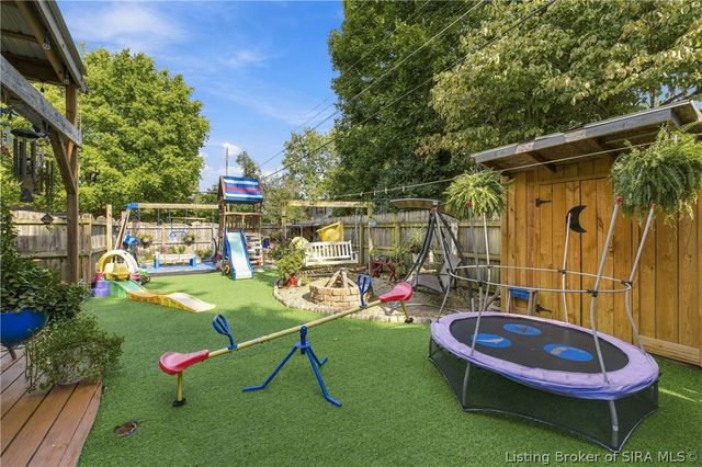 100 W Maplewood Drive, Clarksville, IN 47129