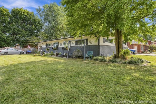 100 W Maplewood Drive, Clarksville, IN 47129