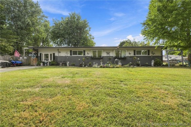 100 W Maplewood Drive, Clarksville, IN 47129