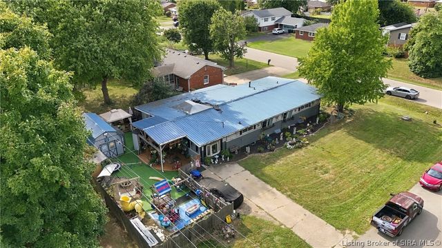 100 W Maplewood Drive, Clarksville, IN 47129