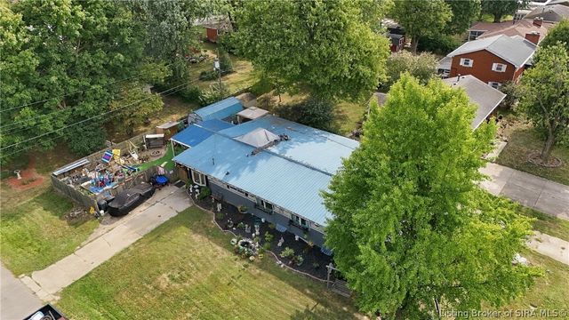100 W Maplewood Drive, Clarksville, IN 47129
