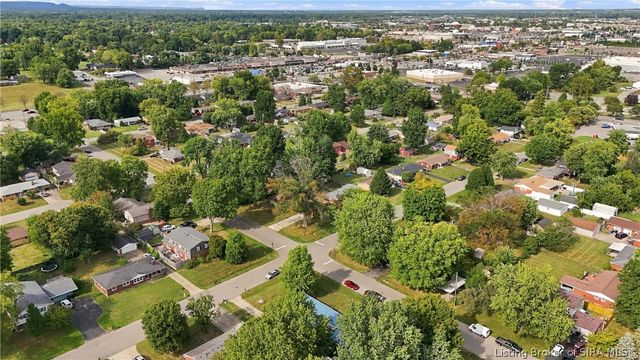 100 W Maplewood Drive, Clarksville, IN 47129