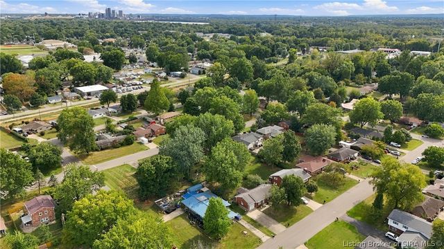 100 W Maplewood Drive, Clarksville, IN 47129