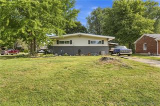 100 W Maplewood Drive, Clarksville, IN 47129