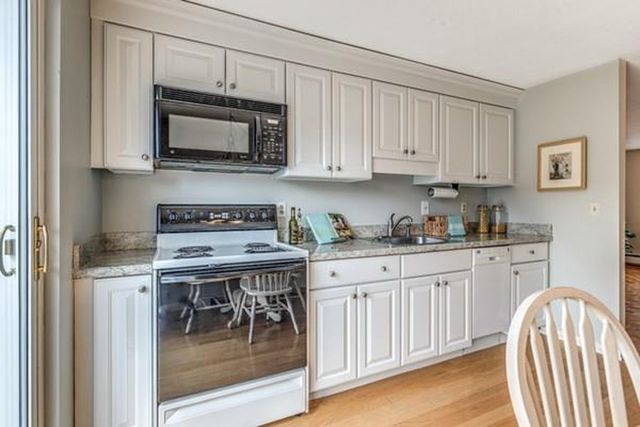 20 Washington Park Dr 12, Andover, MA 01810