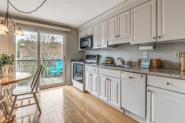 20 Washington Park Dr 12, Andover, MA 01810