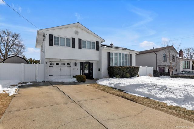 5 W End Avenue, Massapequa, NY 11758