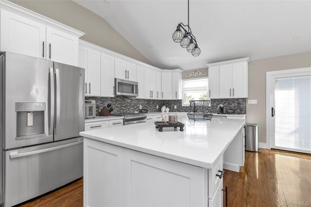 5 W End Avenue, Massapequa, NY 11758