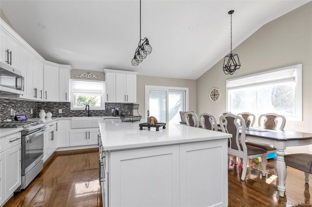 5 W End Avenue, Massapequa, NY 11758