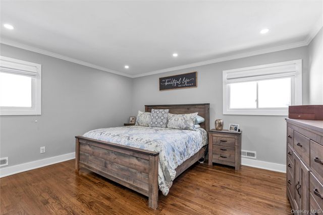 5 W End Avenue, Massapequa, NY 11758