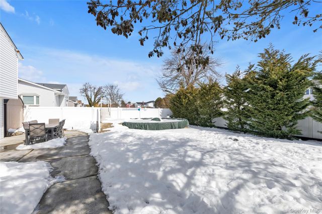 5 W End Avenue, Massapequa, NY 11758