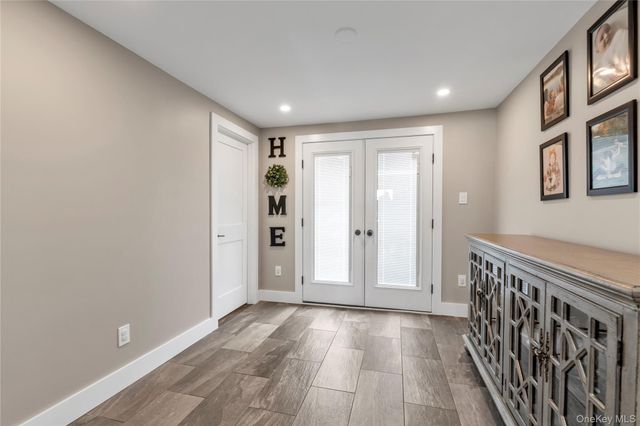 5 W End Avenue, Massapequa, NY 11758