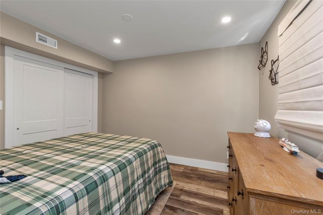 5 W End Avenue, Massapequa, NY 11758